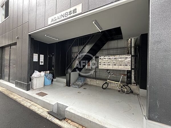 着物を着た女性の傘アゲインスト伝統的な日本の旅館 - 鹿児島県のストックフォトや画像を多数ご用意 - 鹿児島県,