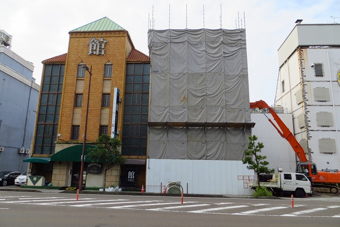 明日は、朝9時から「金津の里市」が開催されますよ〜！ 金津の里市は、毎月第2・4日曜日にかほく市上田名の金津児童館にオープンする直売所です。  9:00〜12:00の開催時間ですが、人気の野菜や季節のお菓子などはすぐに売り切れてしまうので、早めに行くことをおすすめし 