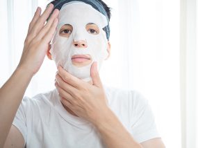 メンズには必要？フェイスパウダーの役割から種類、選び方や使い方まで解説: mensbeautylabo-Maison KOSÉ