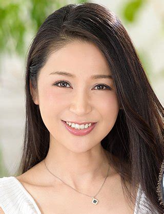 見惚れるほど、美しい黒髪―。 某大手不動産会社で働く人妻 山口椿 45歳 AVデビュー！！