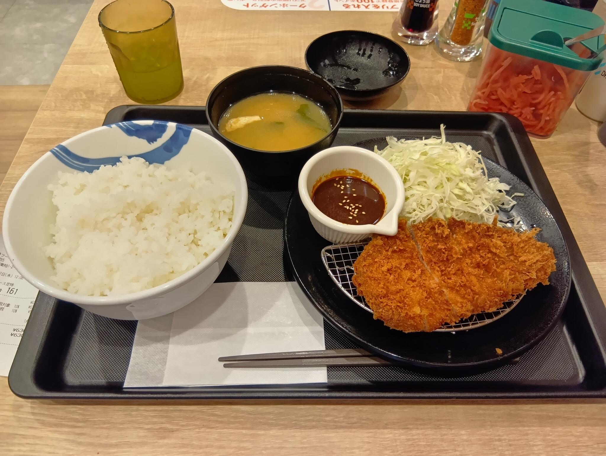 柏市松葉町のけやき通り入り口の牛めし店「松屋 柏松葉町店（松のや併設）」にサイン店舗が設置