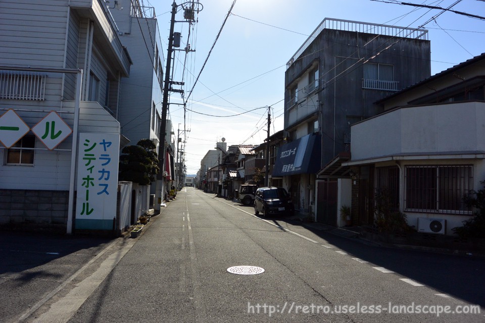 西富田公園の十四面体（徳島県徳島市栄町４丁目）- 日本すきま漫遊記