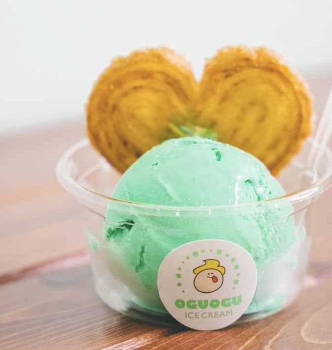 オープン]アイスクリーム屋さん「OGUOGU ICECREAM」見て楽しい、食べて美味しい、笑顔になるトッピングアイス | 鳥取マガジン