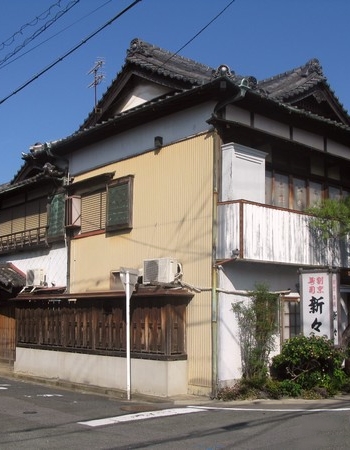 その数センチ】豊橋の閑静な住宅街に未だに現役の「小池遊郭（有楽荘）」を散歩するよ。【営業中です！】（4） – 全国裏探訪