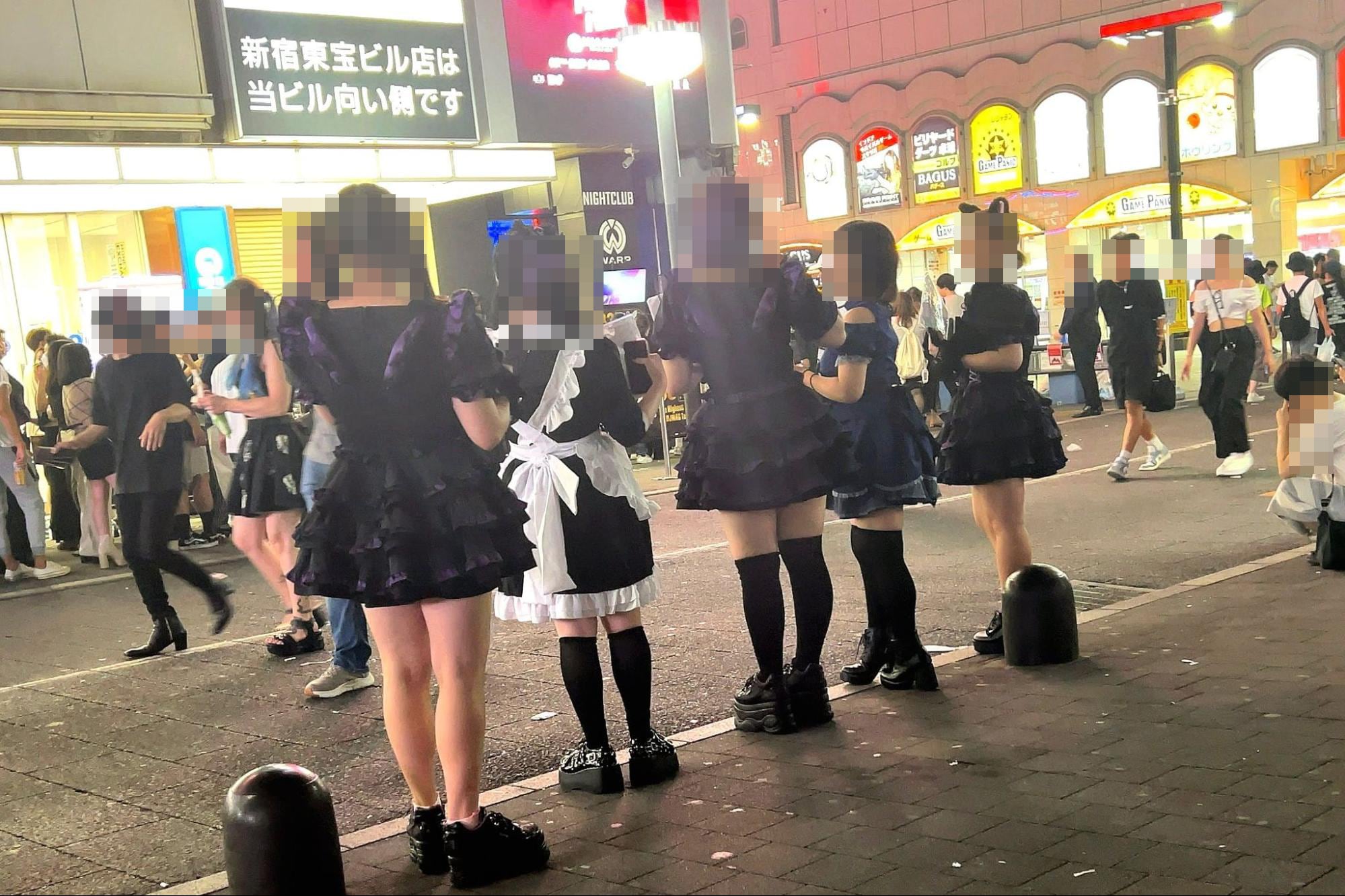 写真】【逮捕の瞬間】大阪・立ちんぼ少女VS府警「ホテルに入る瞬間5、6人の警官が取り囲む」「買春した男性はパチンコ店に逃走」｜NEWSポストセブン -  Part 2