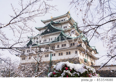 寒波：名古屋で氷点下４．８度、今季２度目の積雪 | 毎日新聞