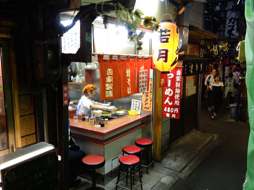 若月＠新宿思い出横丁 : ラーメン食べたら書くブログ