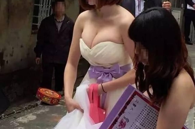 結婚式痴漢 ～夫の前でリモバイ操作され寝取られた新妻たち～