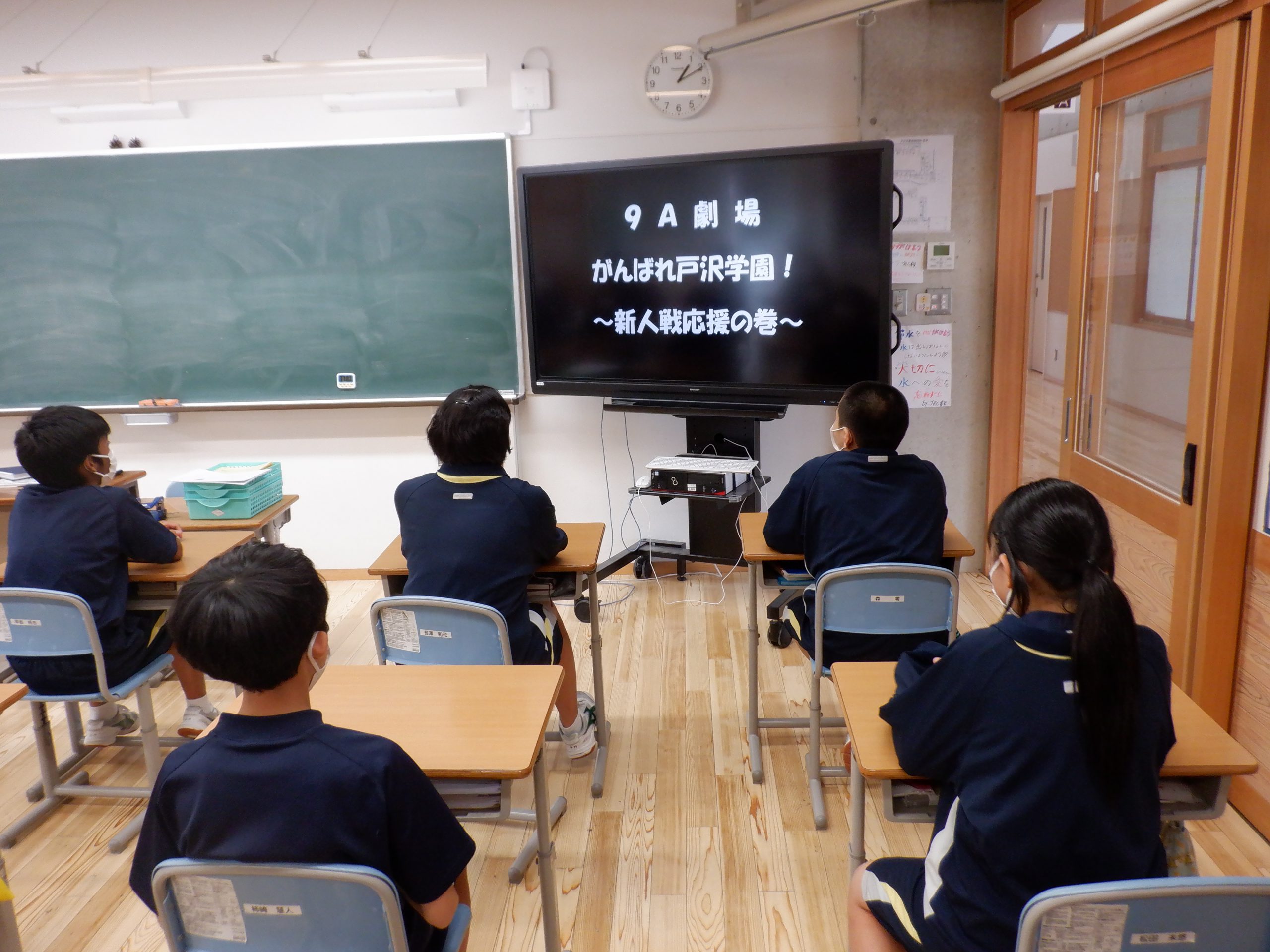 山田涼介 浜辺美波と都内学校でサプライズ登場！学園祭で仮面ダンス思い出