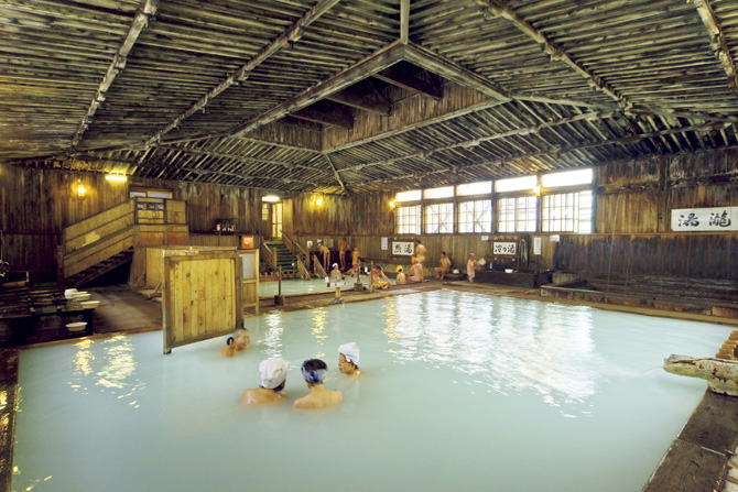 渓谷の巨大な混浴温泉郷！群馬水上「宝川温泉汪泉閣」露天めぐり | icotto（イコット）