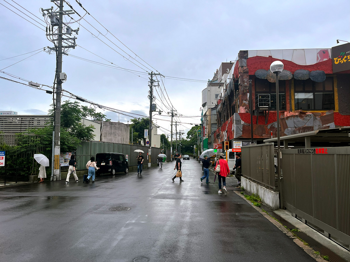 1日6万ちょっと」「生活費のため」消えぬ“立ちんぼ”…警察が“黄色い道路”で対策も“いたちごっこ”か 大阪・北区(FNNプライムオンライン) -