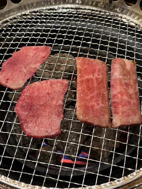 トキヤの食・酒BLOG - 【焼肉】ランチタイム限定、はみ出るリブロース丼【焼肉雅山：西日暮里店】