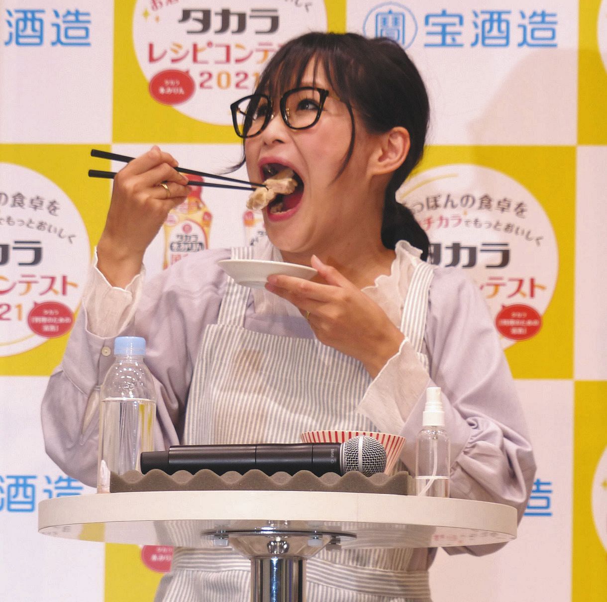 大好評の「原色美人キャスター大図鑑202『原色美人キャスター大図鑑 岡副麻希2022』根本好伸・撮影／文藝春秋・編 | 電子書籍