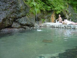 女性も入りやすいタオル巻きOKの混浴【温泉家・北出恭子のお悩み解決温泉旅vol.6】｜るるぶ&more.