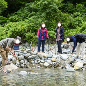 湯あみ着で混浴、楽しいよ…笑顔の女性「視線を気にして体隠さなくていい」 : 読売新聞