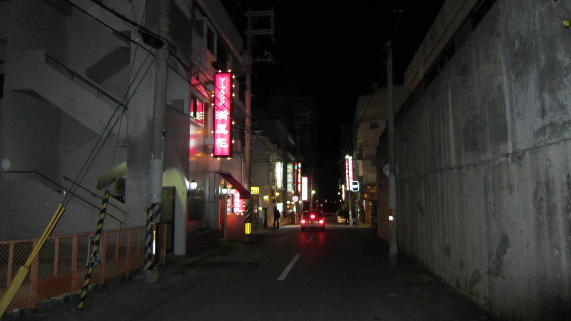 沖縄県宮古島市の夜の歓楽街の写真素材 [84201206] - PIXTA