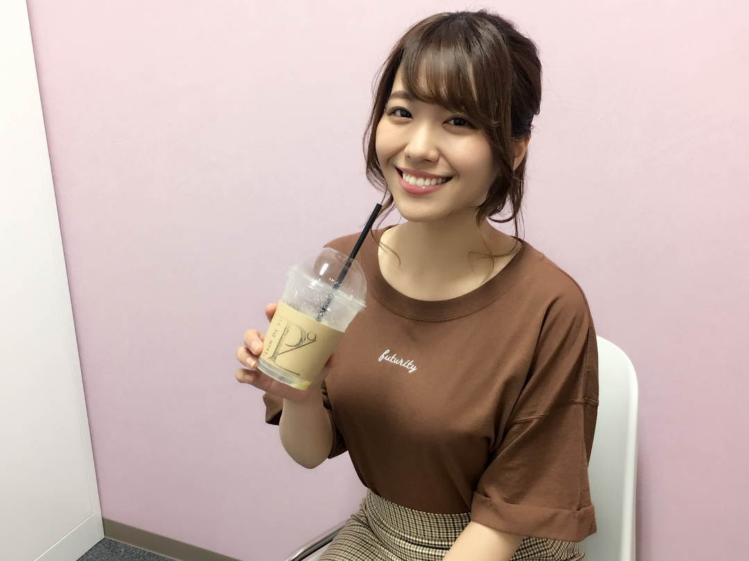 佐々野愛美 ビーチで水を弾く色白美巨乳とプリプリヒップ –