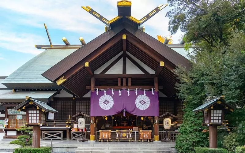 都内から観光がてら日帰りで行ける！縁結びにご利益がある神奈川の神社3選｜るるぶ&more.