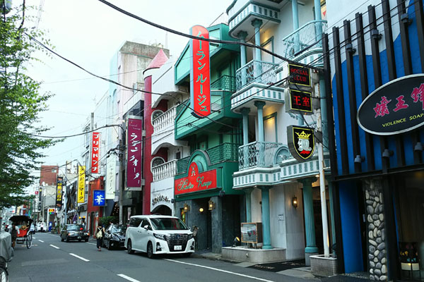 110分６万7000円」吉原の高級風俗店で常連客が風俗嬢を“道連れ”刺殺 20年前にも同じ店で殺人事件が起きていた（写真2） | デイリー新潮