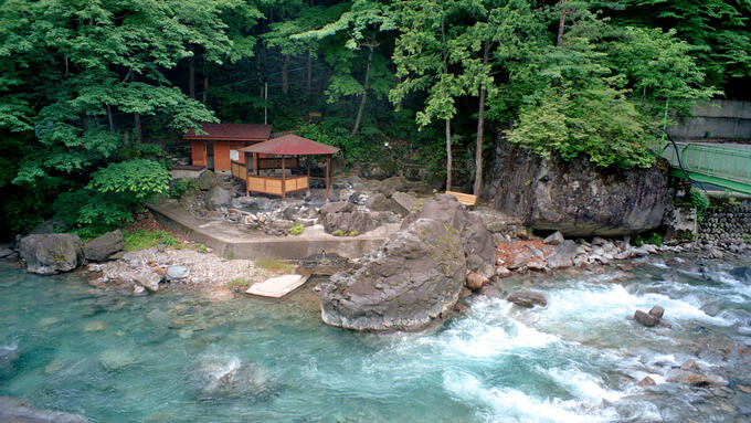 野湯とは？絶景や混浴が楽しめる全国おすすめ秘湯10選！｜ニフティ温泉