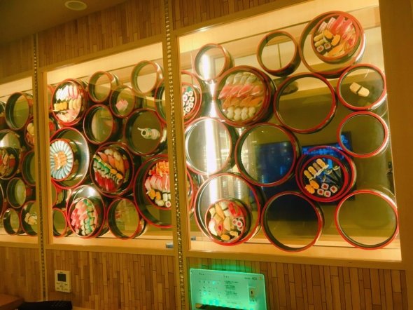 部屋中を埋め尽くす、寿司！スシ！SUSHI！ 川越の謎ラブホ、トンデモ内装の理由は（Jタウンネット）