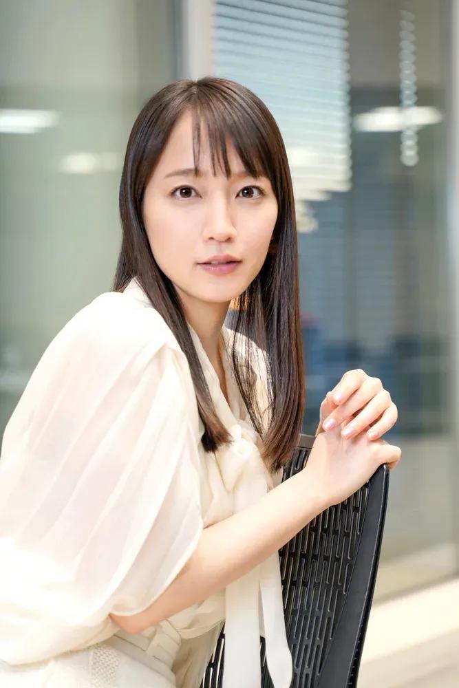 松岡茉優 外部からマネージャーを招聘…異例の再移籍で囁かれる前事務所との決定的な亀裂 |