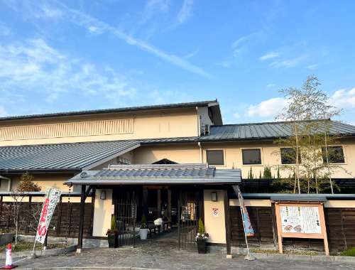 寝屋川のスーパー銭湯、天然温泉 愉快のゆ の敷地内にある焼肉やさんです。