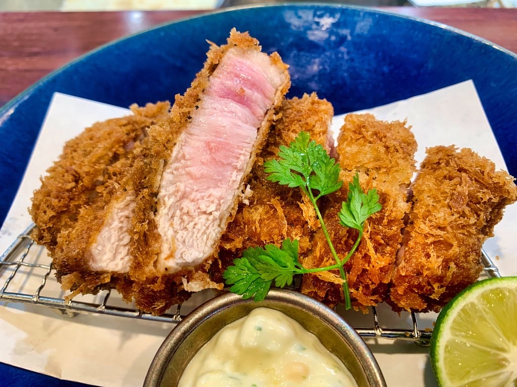 飯テロ大阪グルメめちゃ美味いとんかつ屋さんで上ロースとんかつ定食エビフライイカフライ追加 〖住所〗 大阪府八尾市山本町1-9-4-101 