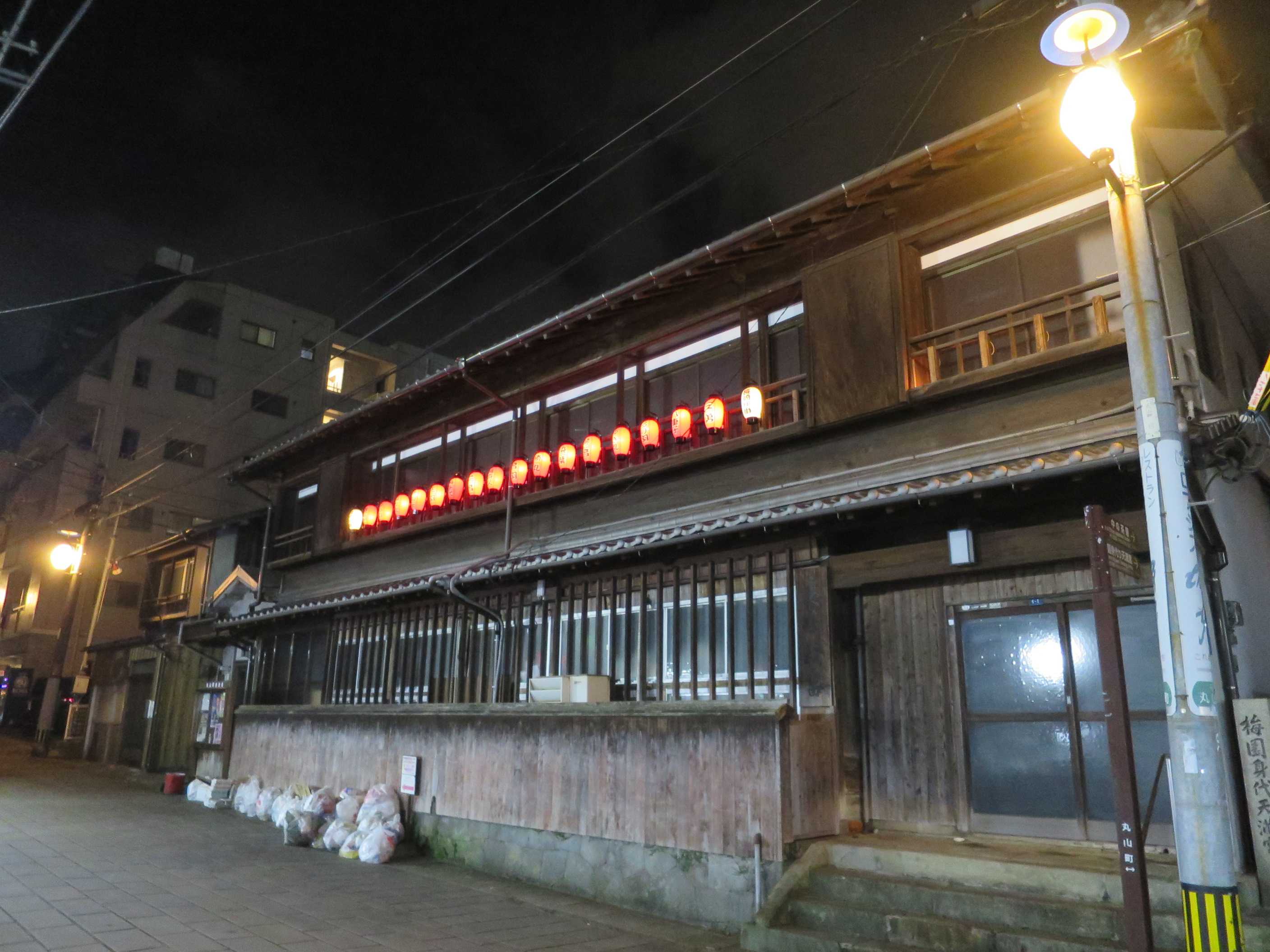 写真で見る戦後 九州・山口の軌跡 福岡市の「新柳町」 遊郭だった民家を訪問 ／福岡