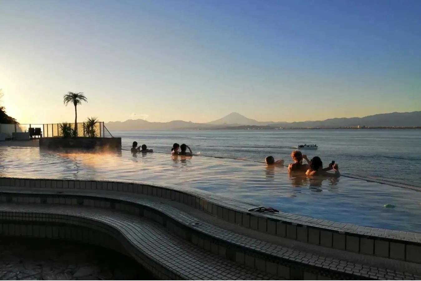 東京・湯河原温泉 万葉の湯 |