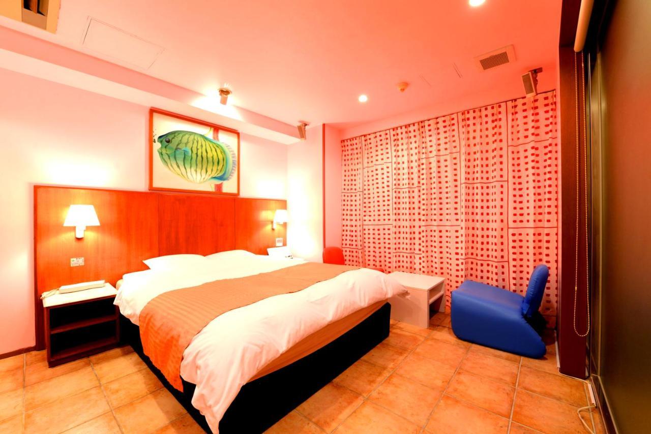 HOTEL COLORFUL P&A -