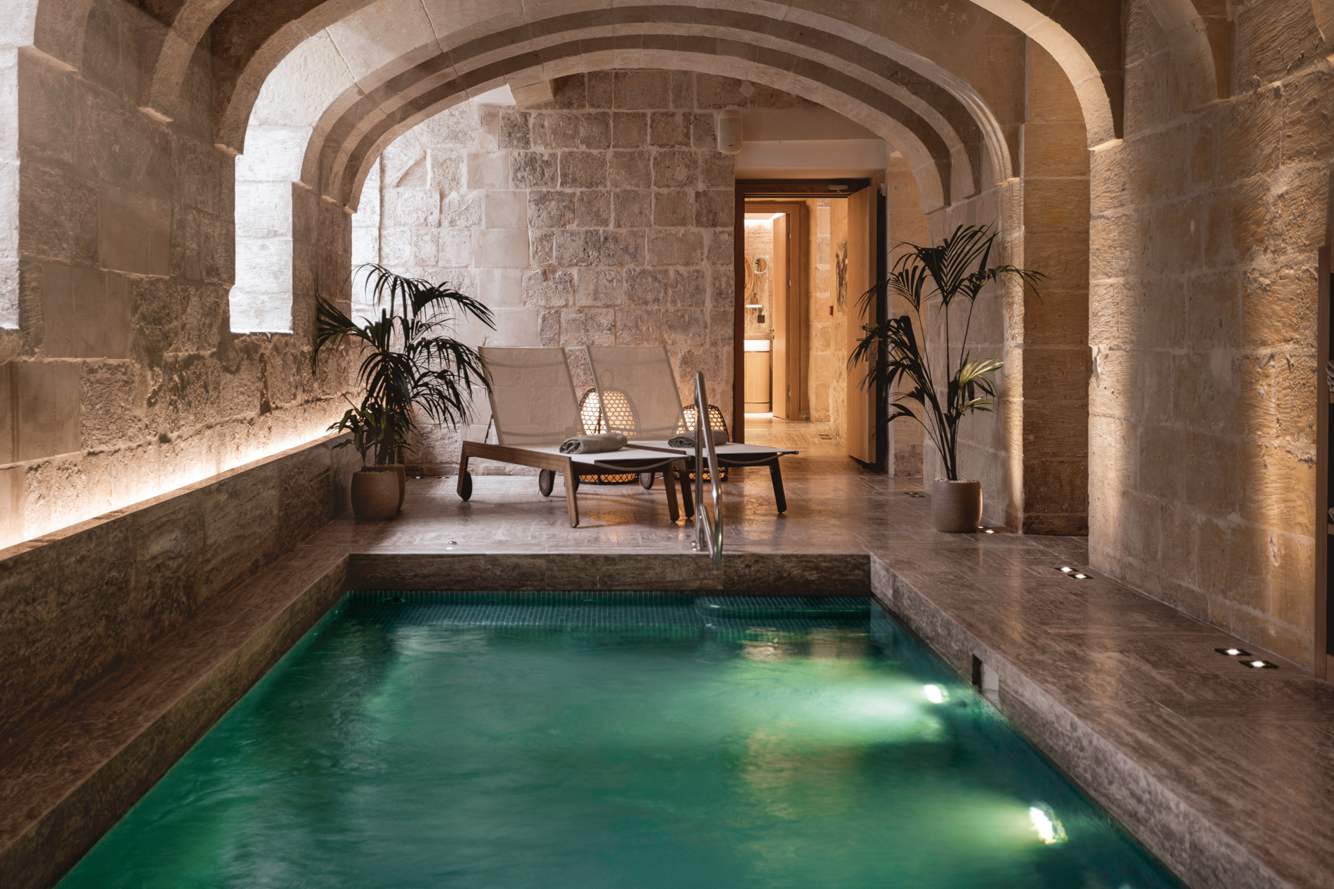 Free Luxurious Indoor Spa Image