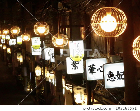 Las chicas cariñosas en Osaka